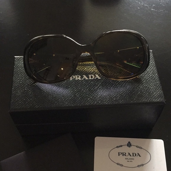 Prada sunglasses - Picture 1 of 6